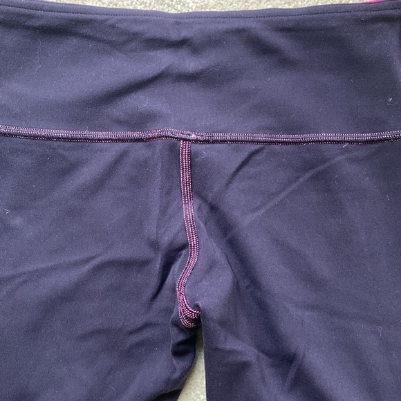 Lululemon Wunderunder Reversible Crop size 4 black swan and raspberry glo light - Picture 6 of 8